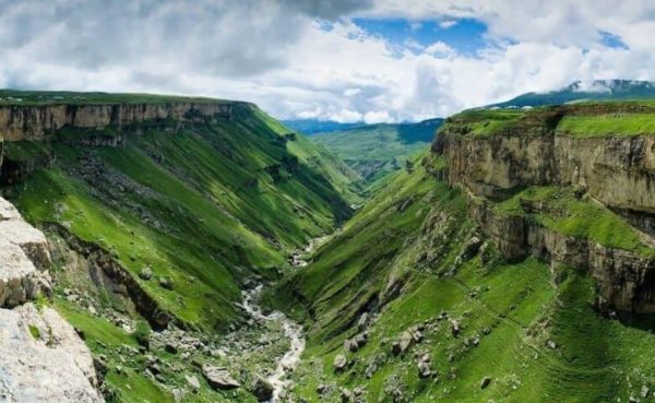 Экскурсия Каменная чаша (с. Хунзах)